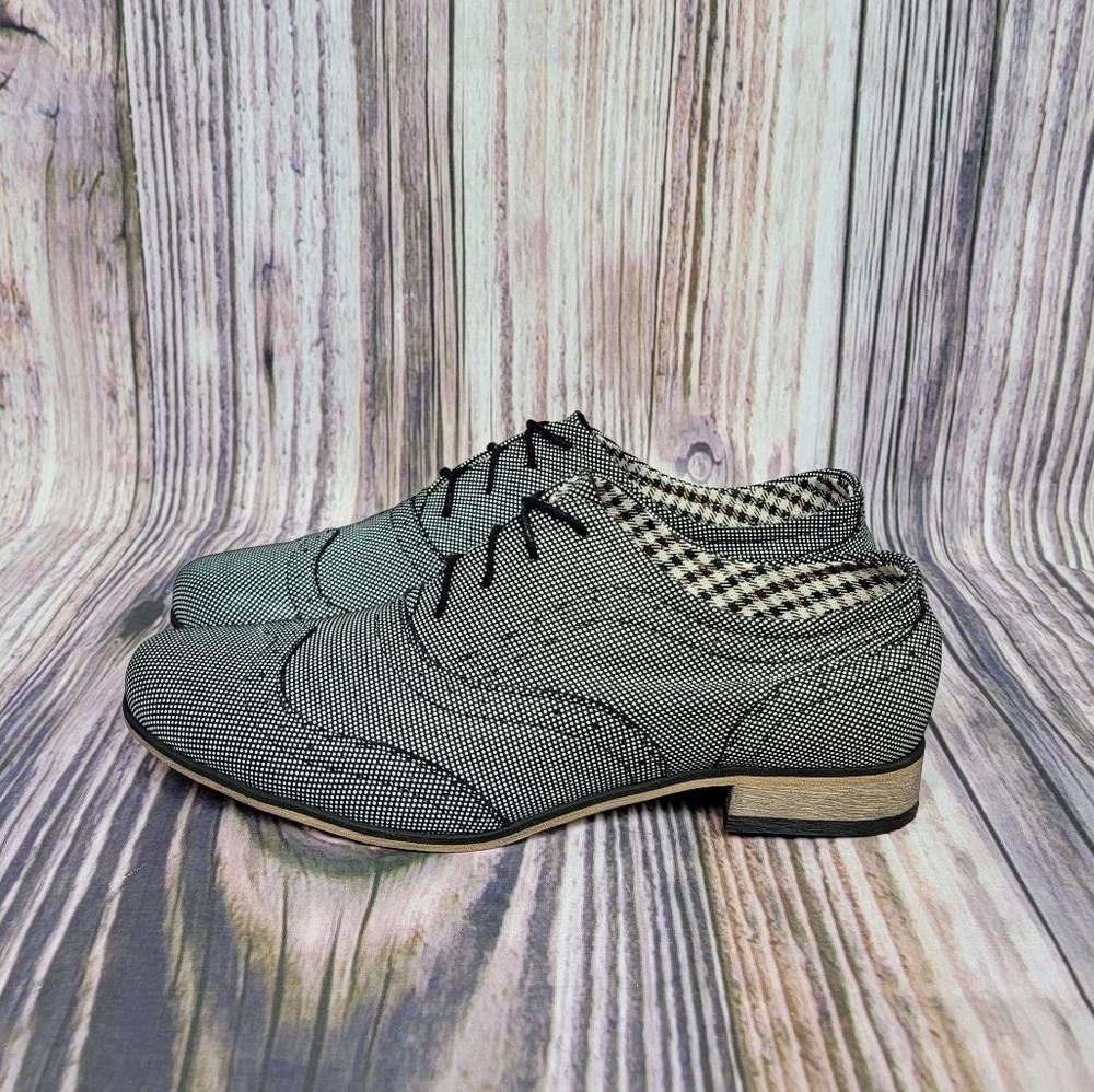 Zapato Black and White Microdot Wingtip Oxfords
